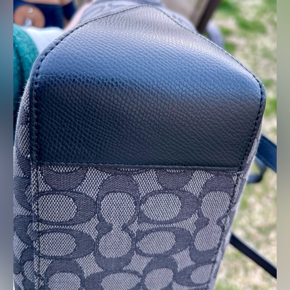 COACH Signature Tote/Bag - Picture 10 of 14